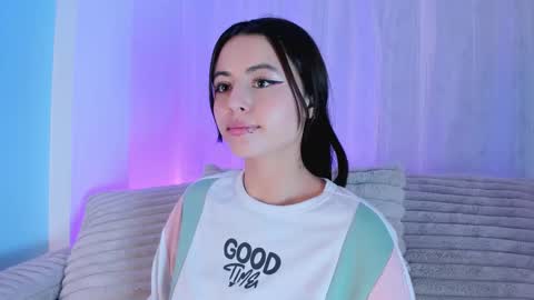 Snapshot of emilywithe_ chatting on 03/06/26, 11:23 online show from 03/06/26, 11:23