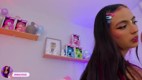 Snapshot of emilyy_bank chatting on 11/19/25, 07:47 Emily Bank online show from 11/19/25, 07:47