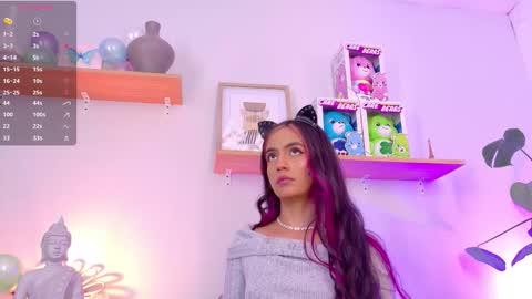 Snapshot of emilyy_bank chatting on 11/27/25, 07:27 Emily Bank online show from 11/27/25, 07:27