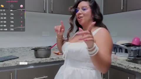 emilyy_cooperr online show from 06/12/26, 01:10