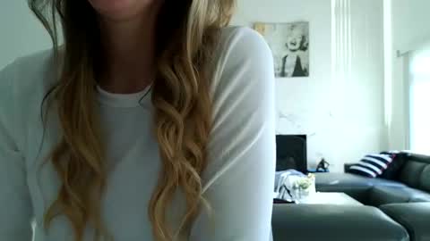 Snapshot of emilyy_miller chatting on 10/16/25, 09:16 emilly online show from 10/16/25, 09:16