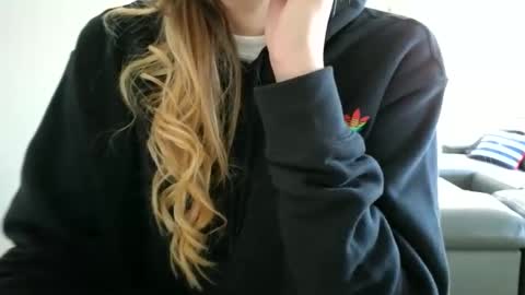 Snapshot of emilyy_miller chatting on 10/30/25, 07:14 emilly online show from 10/30/25, 07:14