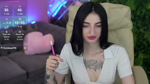 Snapshot of emilyymoon chatting on 06/10/26, 05:39 emilyymoon online show from 06/10/26, 05:39