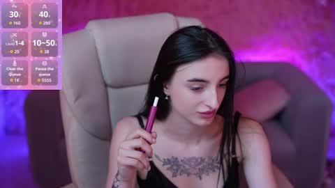Snapshot of emilyymoon chatting on 06/12/26, 06:23 emilyymoon online show from 06/12/26, 06:23