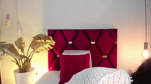 Emilyy Watson online show from 10/15/25, 10:21