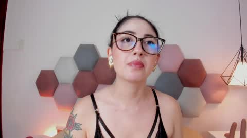Emilyy Watson online show from 04/01/26, 12:33