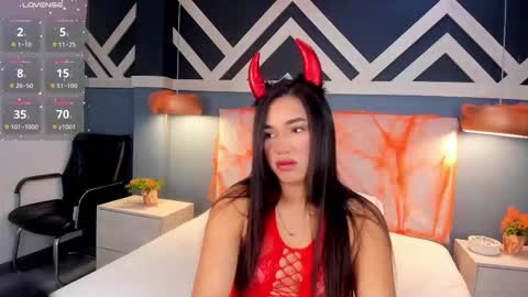 Snapshot of emilyzahar chatting on 10/10/25, 11:42 Emily online show from 10/10/25, 11:42