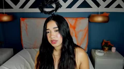 Snapshot of emilyzahar chatting on 10/25/25, 09:17 Emily online show from 10/25/25, 09:17