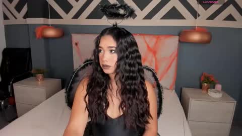 Snapshot of emilyzahar chatting on 10/31/25, 11:55 Emily online show from 10/31/25, 11:55