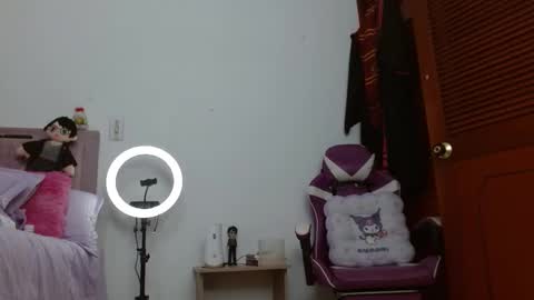 emilyzans07 online show from 09/19/25, 07:03