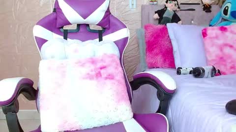 emilyzans07 online show from 10/05/25, 07:45