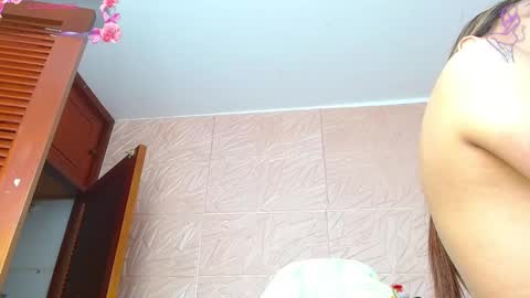 emilyzans07 online show from 10/19/25, 07:36