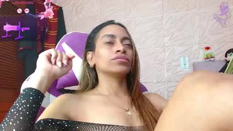 emilyzans07 online show from 10/22/25, 08:41