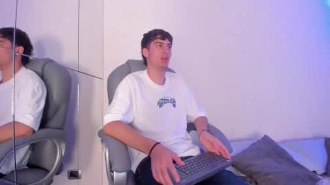 Snapshot of emir_ozan chatting on 11/21/25, 11:31 emir_ozan online show from 11/21/25, 11:31