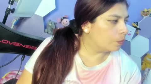 emira199 online show from 01/04/25, 12:37