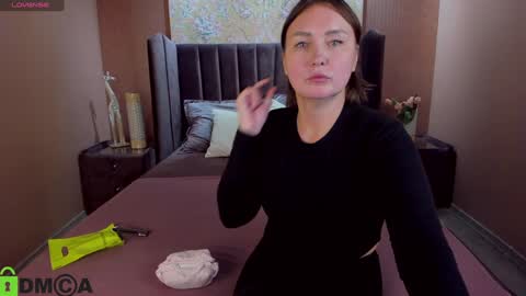Snapshot of emm_quince chatting on 12/12/24, 12:33 Emm online show from 12/12/24, 12:33
