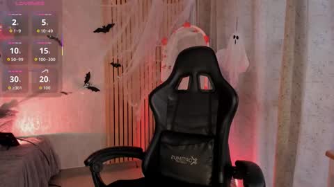 Snapshot of emma_____________ chatting on 10/28/25, 09:06 online show from 10/28/25, 09:06