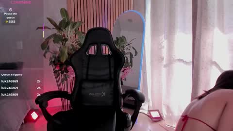 Snapshot of emma_____________ chatting on 11/02/25, 08:22 online show from 11/02/25, 08:22