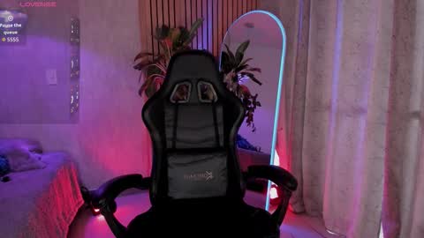 Snapshot of emma_____________ chatting on 11/04/25, 09:36 online show from 11/04/25, 09:36