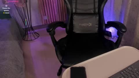 Snapshot of emma_____________ chatting on 11/21/25, 10:41 online show from 11/21/25, 10:41