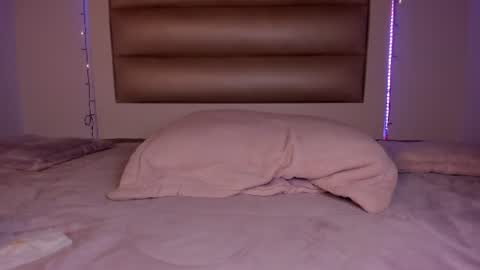 emma__js_ online show from 07/25/26, 04:04