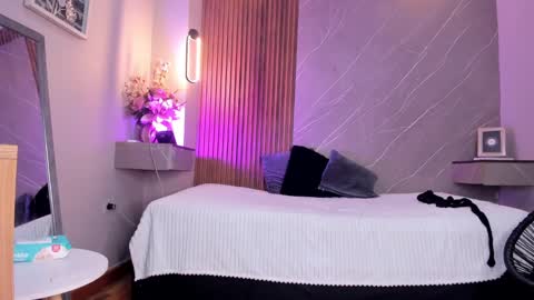 emma__rose1 online show from 09/26/25, 07:29