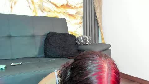 Snapshot of emma_angel_04 chatting on 05/21/26, 01:29 emma_angel_04 online show from 05/21/26, 01:29