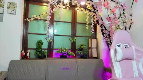 Snapshot of emma_ayala chatting on 11/24/25, 07:13 emma_ayala online show from 11/24/25, 07:13