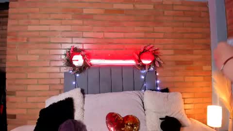 Hey Im EmmaHelp me reach 100 likes online show from 07/10/26, 07:16