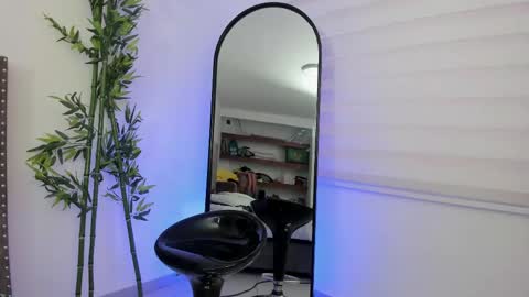 Snapshot of emma_bloom__ chatting on 02/20/25, 02:02 Emma Bloom online show from 02/20/25, 02:02