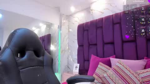 Snapshot of emma_carterr1 chatting on 09/28/25, 02:44 pau online show from 09/28/25, 02:44