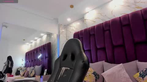 Snapshot of emma_carterr1 chatting on 11/23/25, 03:01 pau online show from 11/23/25, 03:01