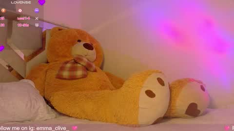 Snapshot of emma_clive chatting on 11/21/25, 03:05 Emma online show from 11/21/25, 03:05