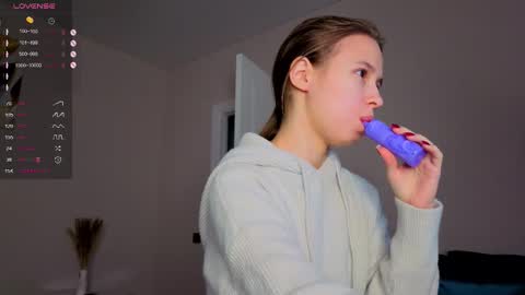 Emma online show from 09/29/25, 01:33