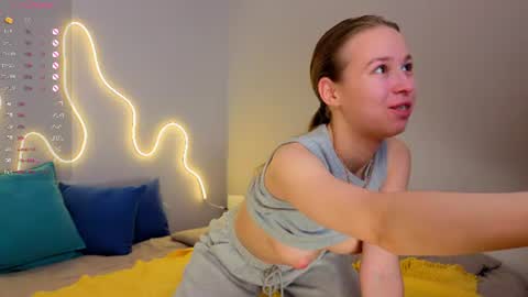 Emma online show from 06/11/26, 01:16