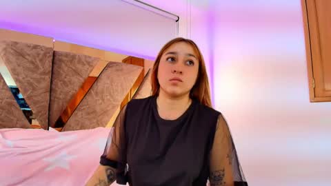 Snapshot of emma_cook_ chatting on 12/15/25, 02:05 EMMA online show from 12/15/25, 02:05