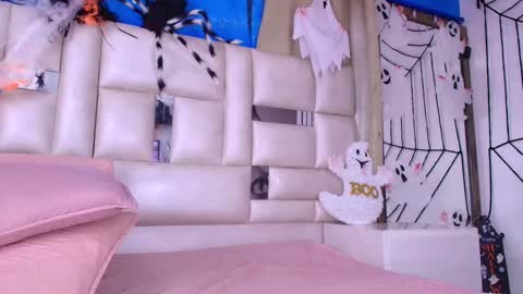 Emma online show from 10/30/25, 03:08