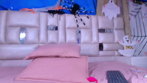 Emma online show from 10/31/25, 03:07