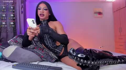 Snapshot of emma_demonn chatting on 02/20/25, 06:02 Mistress Emma Demon online show from 02/20/25, 06:02