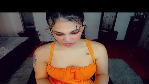 Snapshot of emma_diva chatting on 02/05/25, 11:06 emma online show from 02/05/25, 11:06