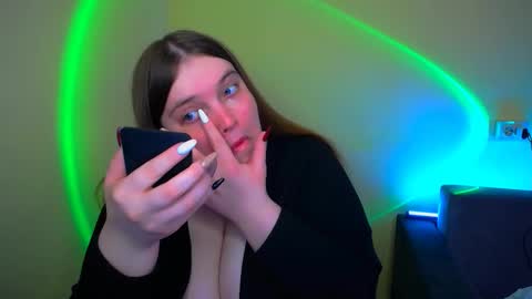 Snapshot of emma_dorn chatting on 09/14/25, 08:57 Eva online show from 09/14/25, 08:57