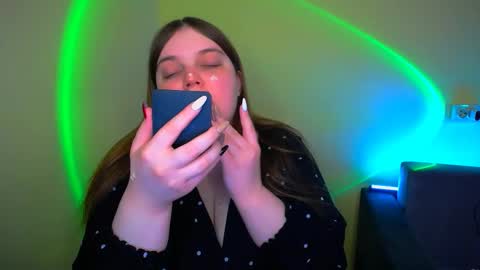 Snapshot of emma_dorn chatting on 09/15/25, 11:32 Eva online show from 09/15/25, 11:32