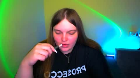 Snapshot of emma_dorn chatting on 09/22/25, 07:38 Eva online show from 09/22/25, 07:38