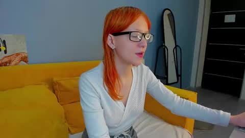 Snapshot of emma_dusk chatting on 03/19/26, 01:20 Emma online show from 03/19/26, 01:20