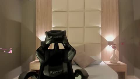 Snapshot of emma_fhox chatting on 11/02/25, 02:25 E M M A online show from 11/02/25, 02:25