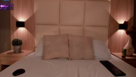 Snapshot of emma_fhox chatting on 11/15/25, 03:04 E M M A online show from 11/15/25, 03:04