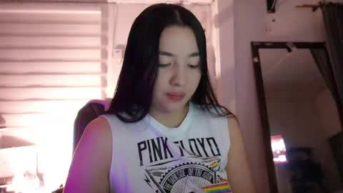 emma_johnson_ online show from 12/13/24, 02:32