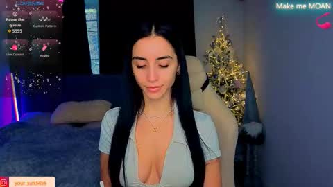 Snapshot of emma_jordan chatting on 12/19/25, 11:06 Emma online show from 12/19/25, 11:06