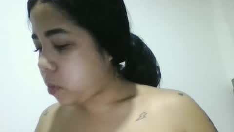 Snapshot of emma_lean chatting on 10/31/25, 01:01 whises lits online show from 10/31/25, 01:01