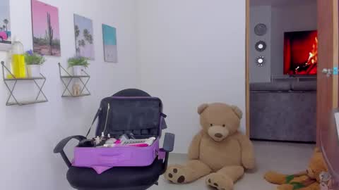 Snapshot of emma_lean chatting on 11/22/25, 02:27 whises lits online show from 11/22/25, 02:27